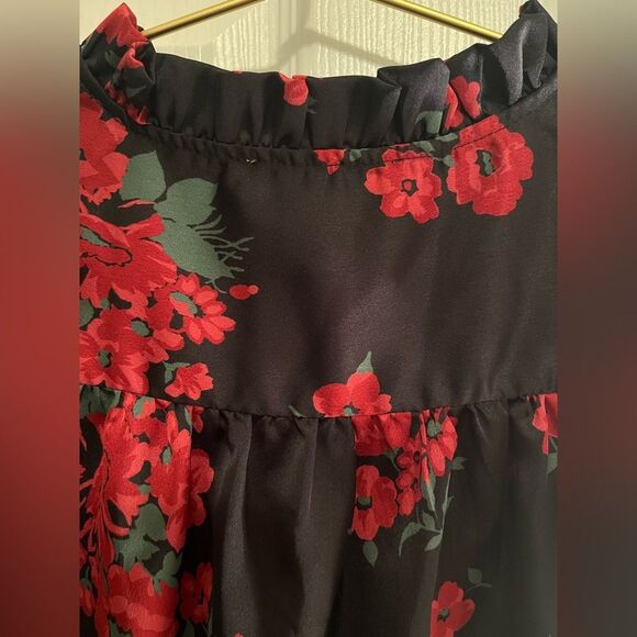 JB by Julie Brown Black and Red Flutter Sleeve Blouse - Picture 8 of 10